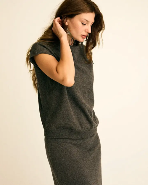 Gabby Nederdel – 100% recycled Eco-wool  /  Graphite