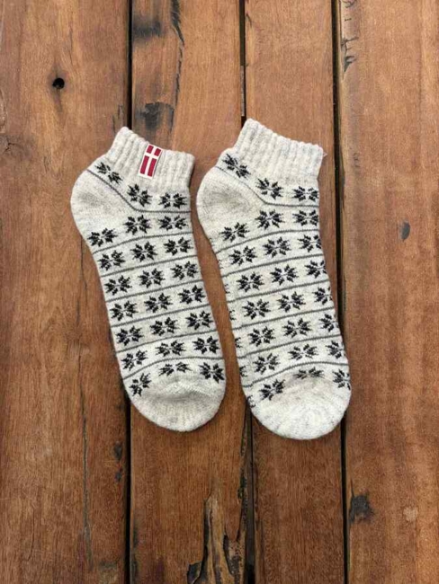 Hygge Footies / 80% Ren Uld/ Danske Flag/ Sort Stjerne
