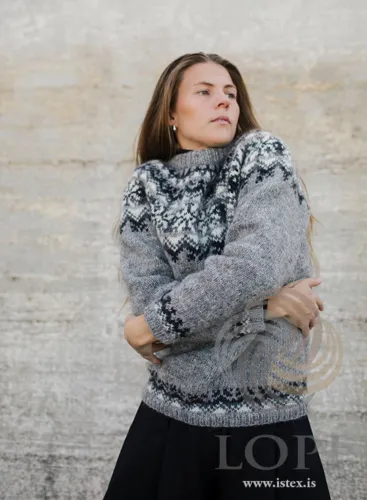 42-13 Fræ Strikkeopskrift sweater i Léttlopi PDF