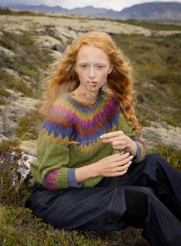 45-9 Mói Strikkeopskrift sweater i Fjallalopi (tysk) trykt