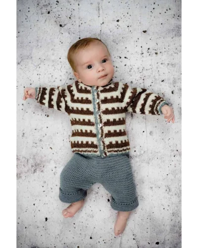 Mønstercardigan 1402 strikket i Onion No.4 – råhvid, brun & douce grøn (foto: ONION)