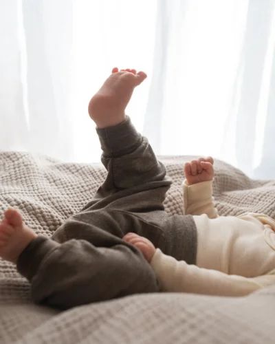 Engel Natur baby bukser med høj navlelinning i uld & silke, valnød – billede 2