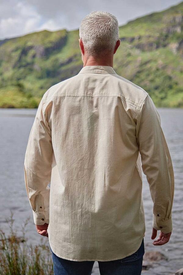 Klassisk Hør skjorte i naturfarve/ Made in Ireland