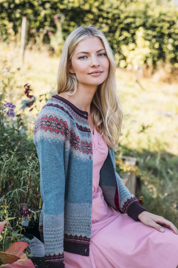 100% Merino/ Alpine Short Cardigan/ Old Rose/ Eribe