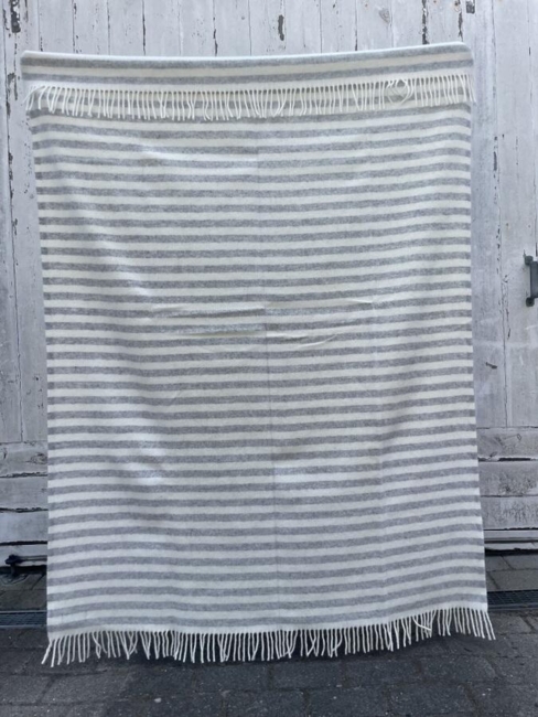 Stribet uldplaid i grå og råhvid – 100% ny norsk uld