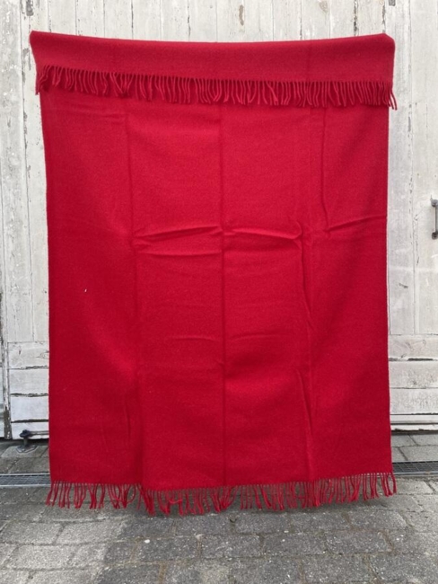 Klassisk ensfarvet uldplaid  i rød  – 100% ny norsk uld