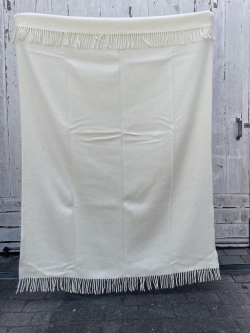 Klassisk ensfarvet uldplaid i råhvid – 100% ny norsk uld