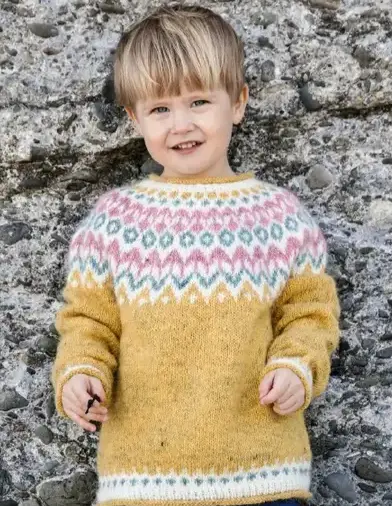 Riddari – strikkeopskrift til børn  islandsk sweater i Fjallalopi / GRATIS