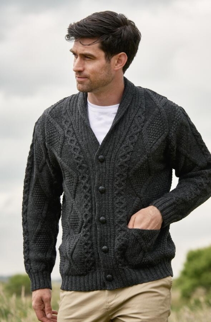 Aran cardigan i 100 % merinould – koks
