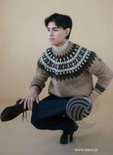 Gratis opskrift – Kastali - klassisk 42-9 sweater i Léttlopi