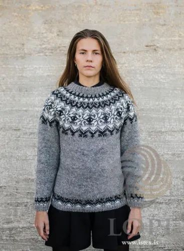 42-13 Fræ Strikkeopskrift sweater i Léttlopi PDF