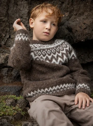 45-3 Úthagi Strikkeopskrift sweater i Fjallalopi (engelsk) trykt
