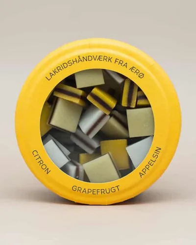 Gul æske – lakridskonfekt med citron, appelsin og grapefrugt – Hattesens Konfektfabrik