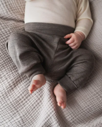 Engel Natur baby bukser med høj navlelinning i uld & silke, valnød – billede 3