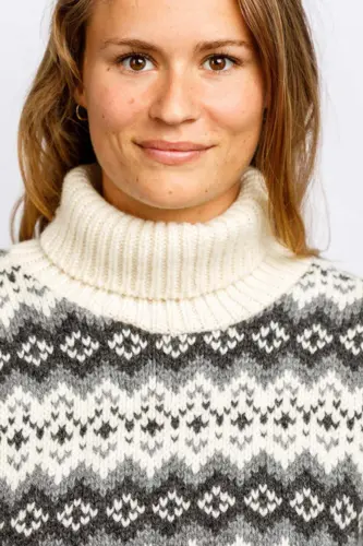 Islænder sweater - Naturhvid med gråt færøsk mønster