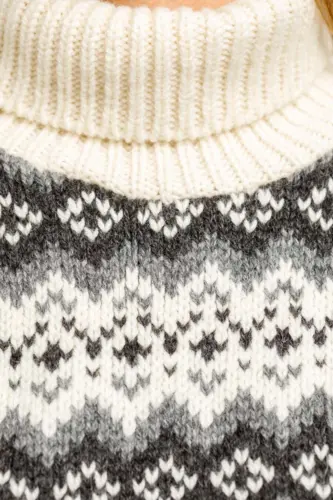 Islænder sweater - Naturhvid med gråt færøsk mønster