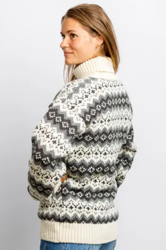 Islænder sweater - Naturhvid med gråt færøsk mønster