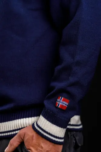 Norsk sweater / Merino kamgarn / Mørkeblå / Arctic Circle