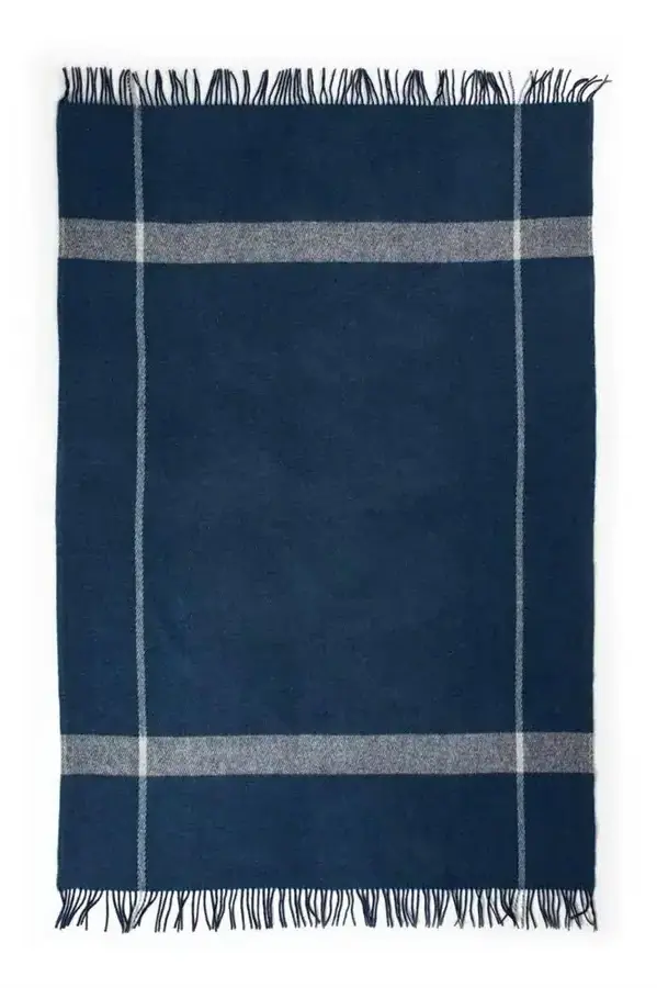 Klassisk uldplaid med lyse tern  i 100% norsk uld