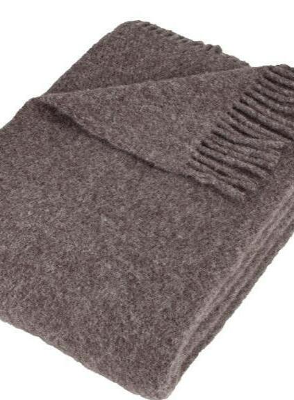 Ensfarvet uldplaid i varm Mocca nuance – 100% ny norsk uld