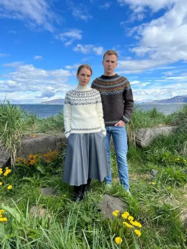 Gratis opskrift – Gjöf sweater i Léttlopi
