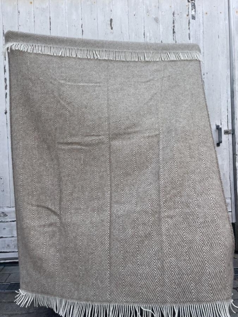 Gjestal Norsk Uldplaid – Beige m. Diamantmønster