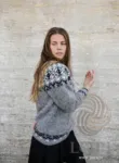 42-13 Fræ Strikkeopskrift sweater i Léttlopi PDF