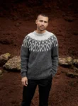 45-17 Beinir Strikkeopskrift sweater i Fjallalopi (engelsk) trykt