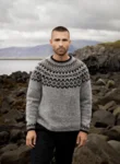 45-4 Tjakkur Strikkeopskrift sweater i Fjallalopi (tysk) PDF