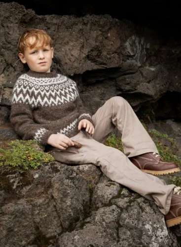 45-3 Úthagi Strikkeopskrift sweater i Fjallalopi (engelsk) trykt