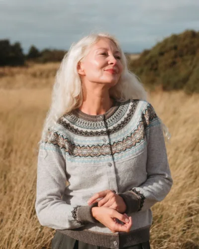 Alpine Short Cardigan Éribe – Grace | Fair Isle cardigan i 100% merinould
