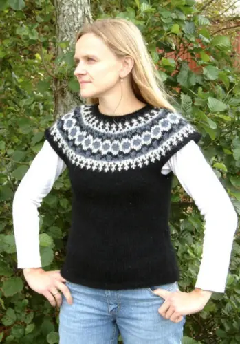 9606 Klassisk islandsk vest Strikkeopskrift i Léttlopi trykt